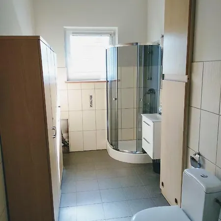 Mieszkanie Pracownicze - 3 Pokoje I Parking Apartman