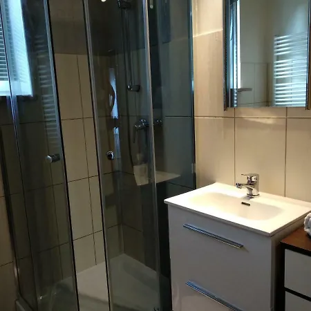 Mieszkanie Pracownicze - 3 Pokoje I Parking Apartman *