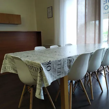 Mieszkanie Pracownicze - 3 Pokoje I Parking Apartman